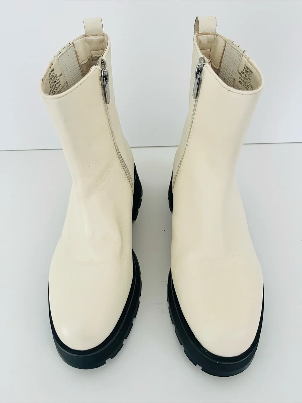 Vince Camuto Neframes Cream Leather Lug Sole Ankle Chelsea Boots  Size 8.5